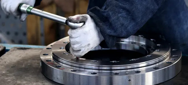 Какие правила к крепежным болтам и их затяжке при установке ОПУ?